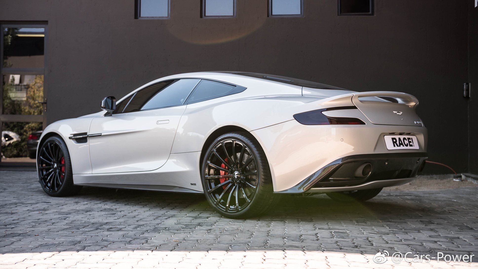 阿斯顿·马丁 vanquish