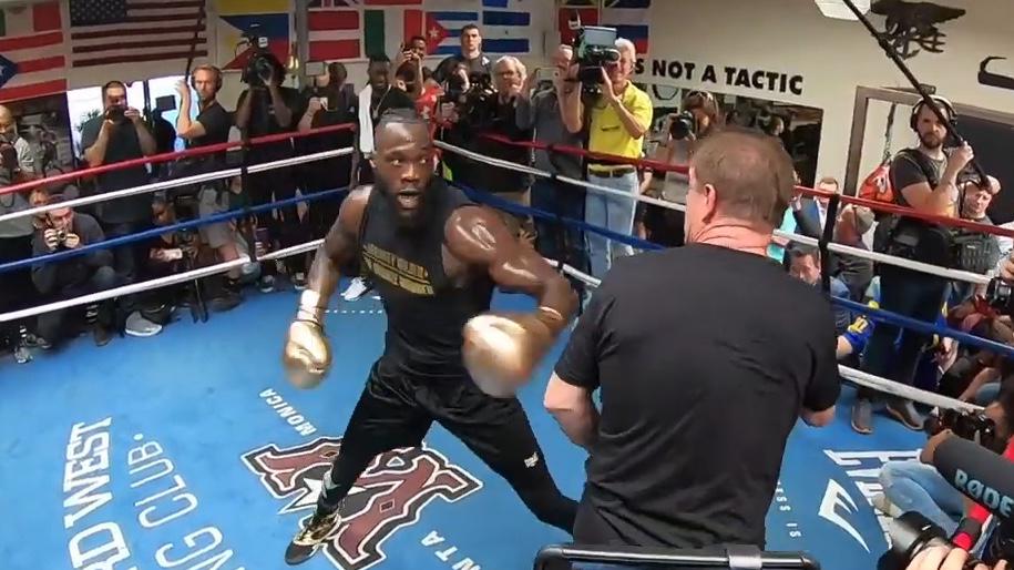 维尔德公开训练, 大摆拳势大力沉, 当他的靶师太危险了!