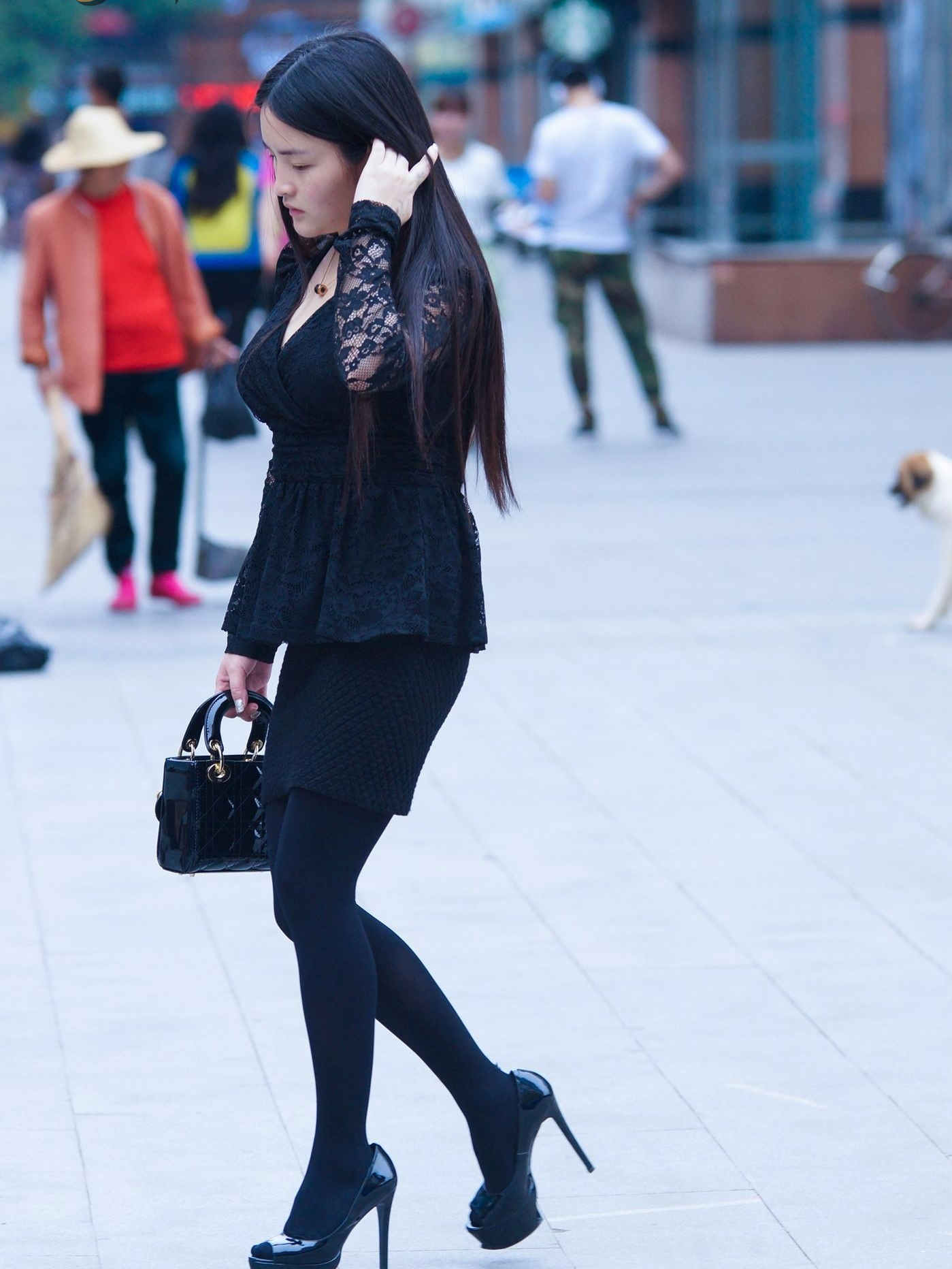 黑丝诱惑,高跟辣妈比未婚少女更胜一筹,想娶她