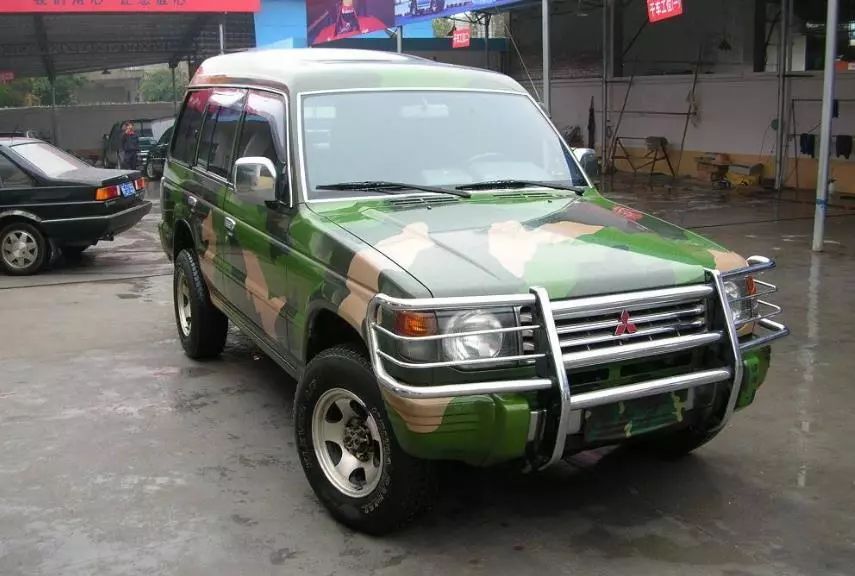 北京吉普212和三菱帕杰罗虽然是民用车型,但突出的越野性能和低故障率