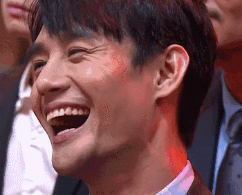 高清镜头下明星真实颜值:靳东鱼尾纹蔓延半边脸,杨幂出现两道沟