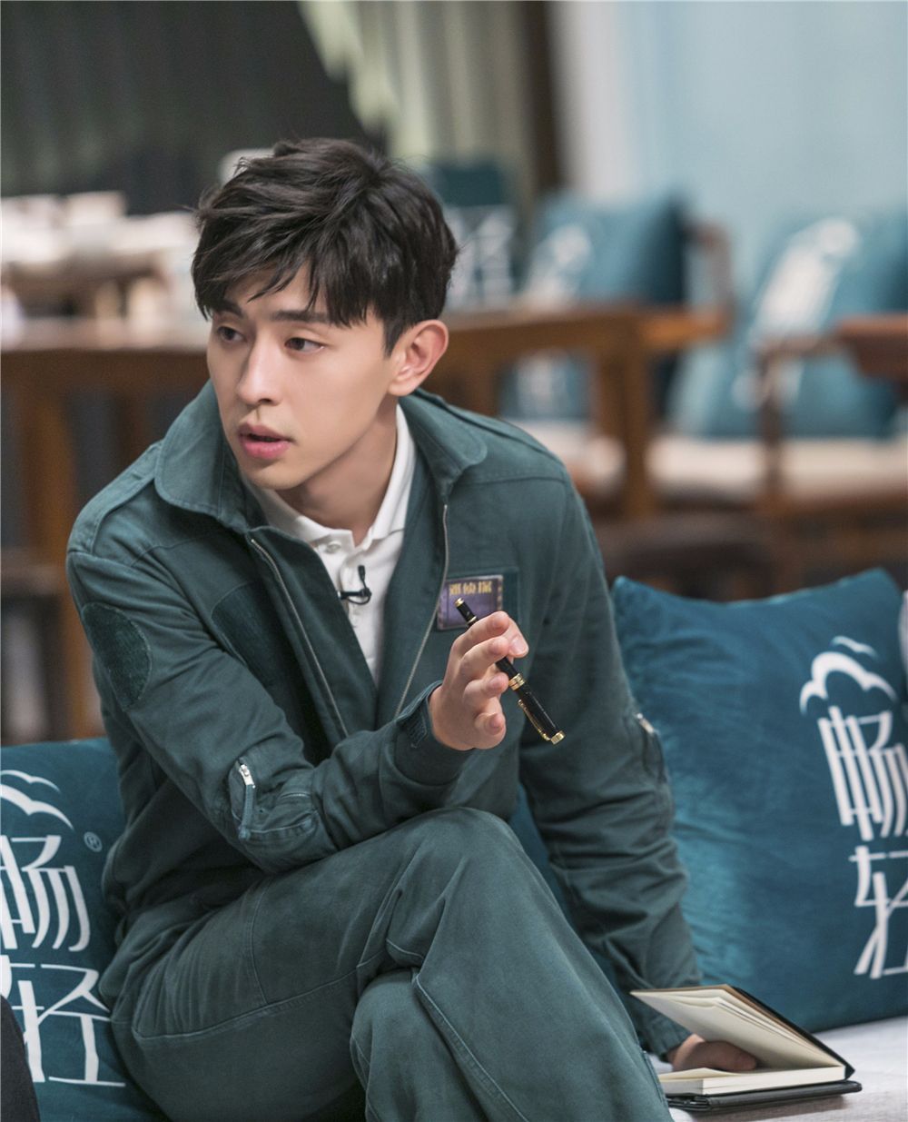 事业爱情"双失意" 邓伦《我是大侦探》侦探首秀出师不利