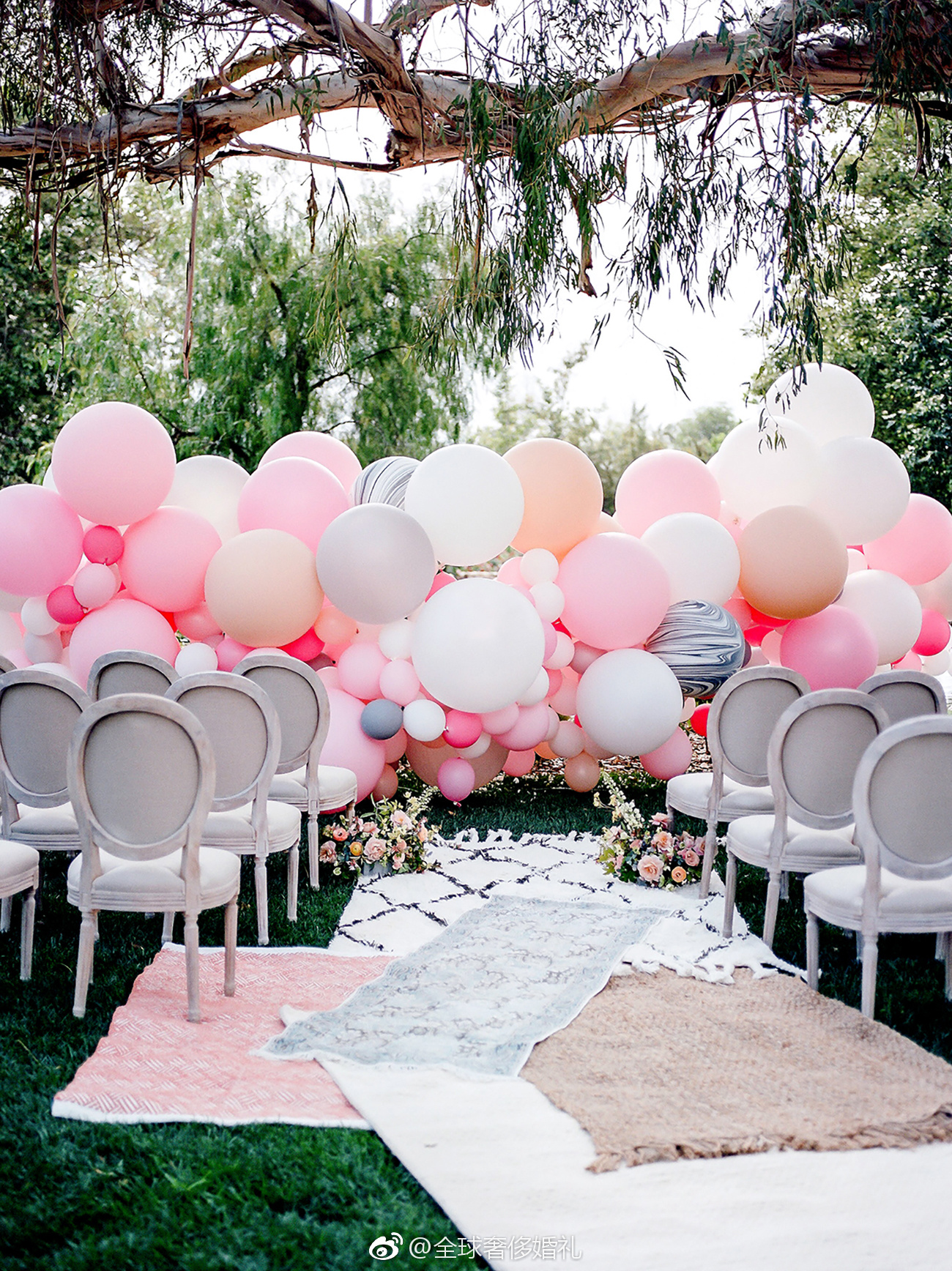 创意彩色气球装饰,将它们融入您的婚礼吧