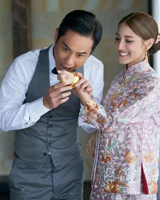 8月12号是娱乐圈又一对新人郑嘉颖陈凯琳的大喜日子,两人的婚礼在美丽