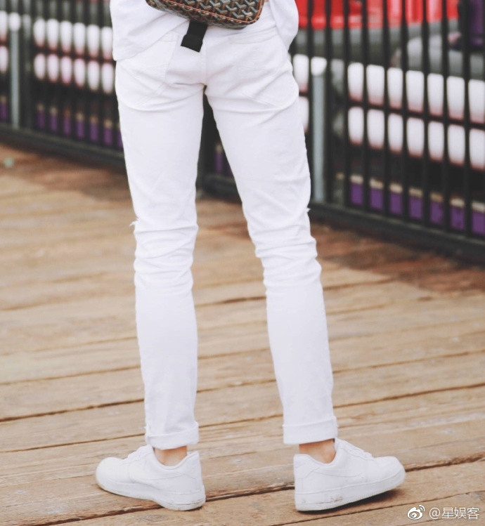 考验真爱粉的时候到了如果只有腿部特写你还能认出你男朋友吗