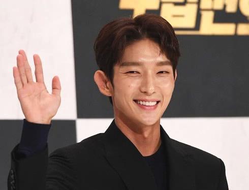 曾经红遍亚洲的男人,如今暴瘦的像是换了个人,网友:纸片人吗?