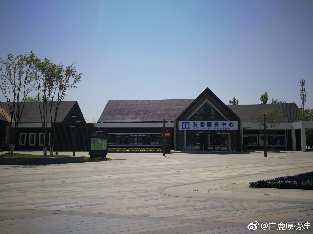西安世博园新建的游客服务中心已投入使用了