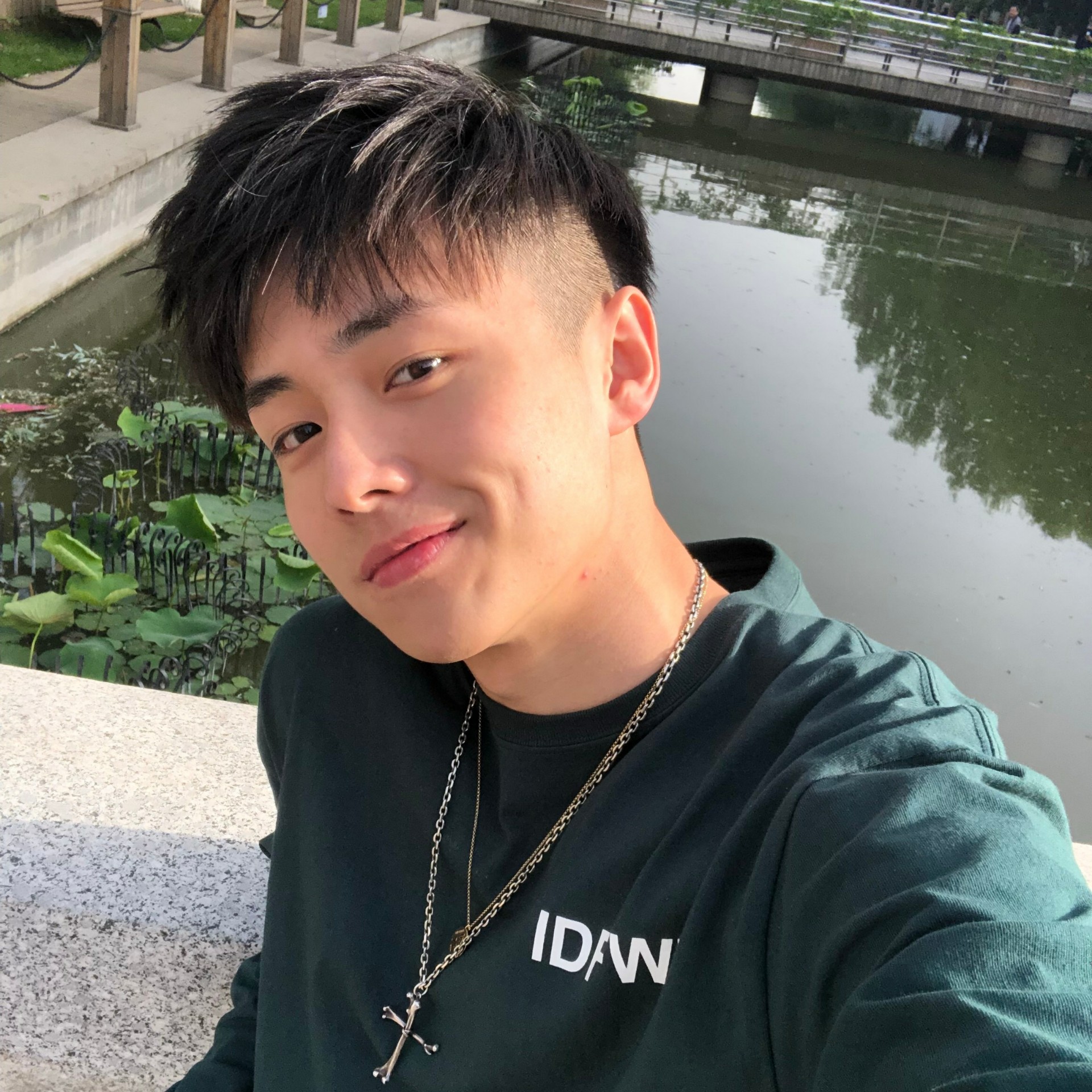 独家分享：痞子英雄迅雷下载攻略与体验 (痞痞小说)