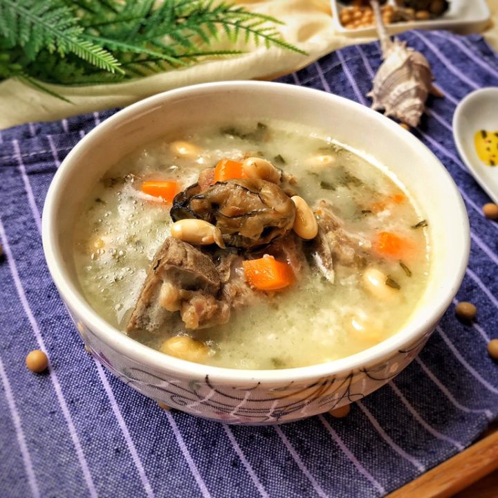 天热不想吃太油腻的,带来养生粥,蚝仕咸骨菜干粥做法,美味可口