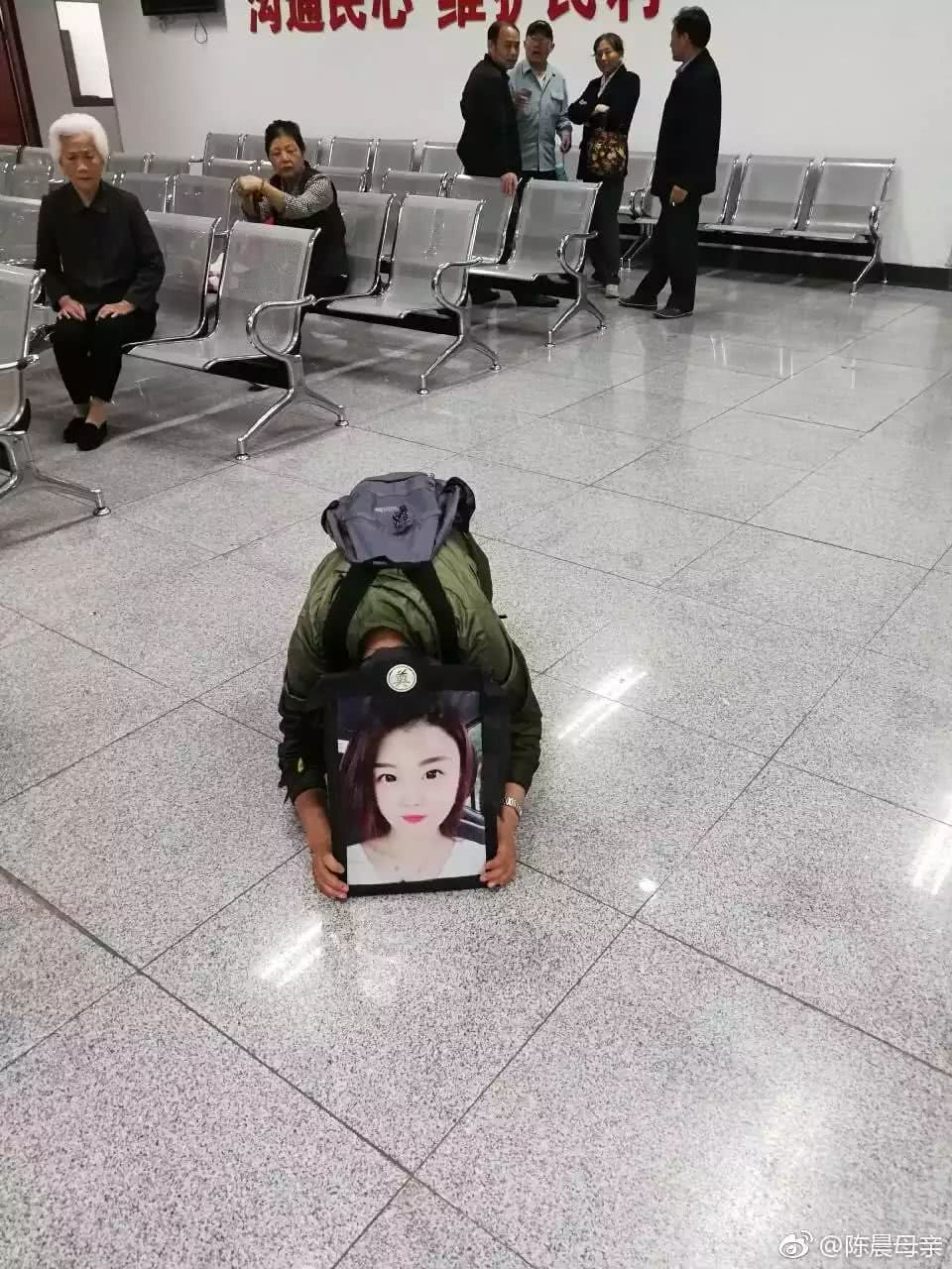 美女路虎车里被烧死案内幕,她有逃生机会吗?