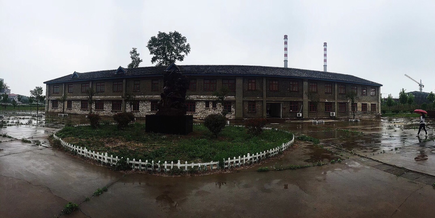 1948年淮海战役时任国民党军第三绥靖区副司令官的何基沣