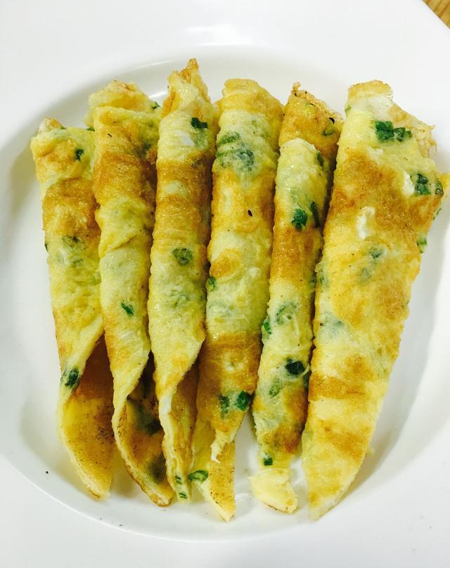 香葱鸡蛋饼我有窍门!加了它保证你比别人做的好吃!不信你试试!