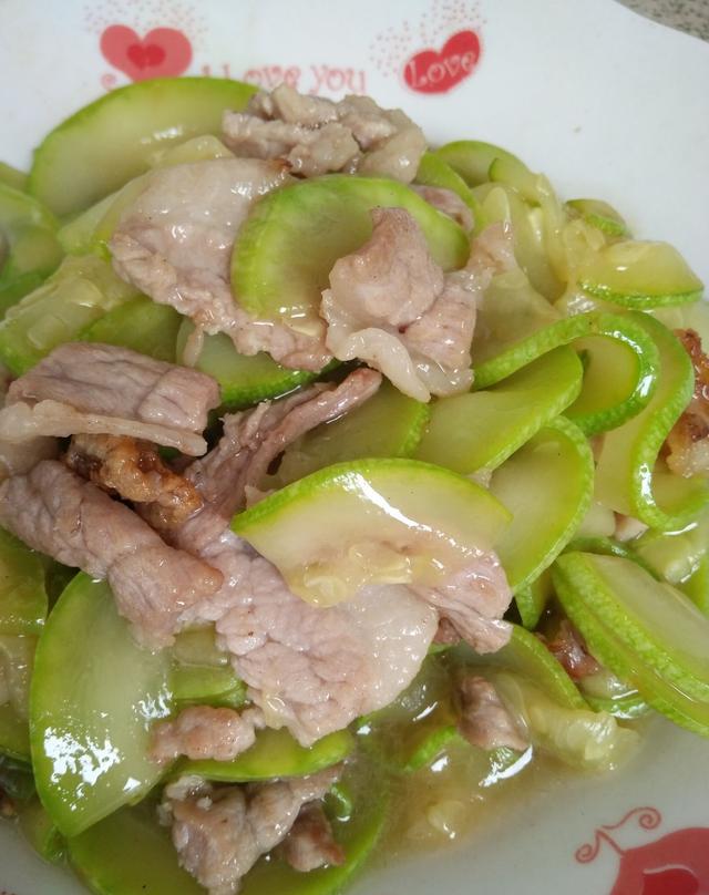 西葫芦炒肉简单快手好吃又营养