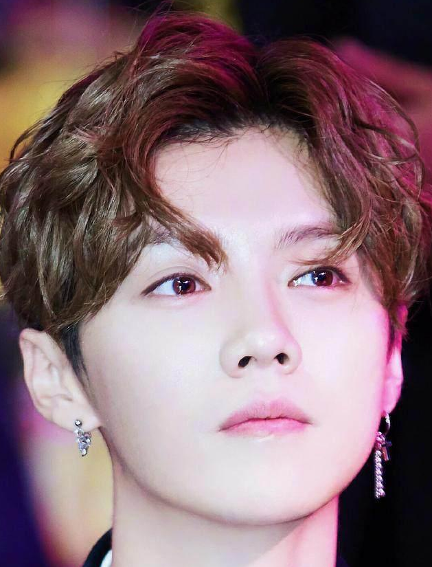 男星中分发型大盘点,陈伟霆帅气张艺兴可爱 唯有他最经典!