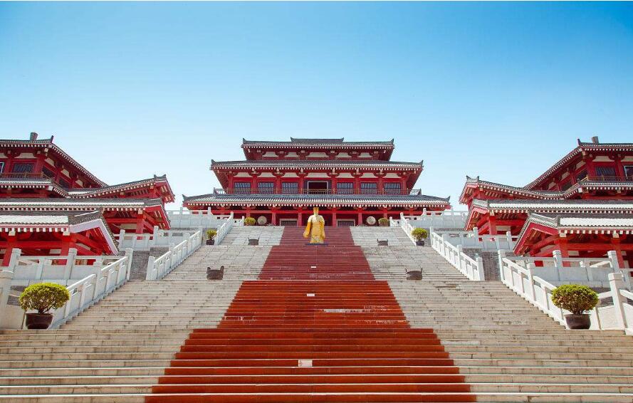 后来汉高祖刘邦举邦迁入长安,并建造宫殿,起名叫长安,并世代久安在