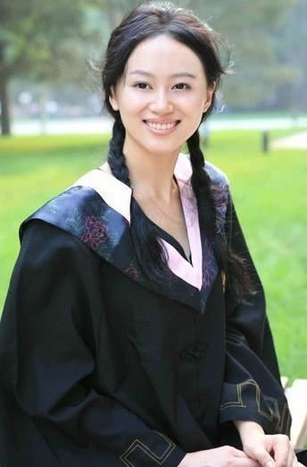 拒绝潜规则提前退役,今在娱乐圈红极一时|戴菲菲|退役|体坛_新浪新闻