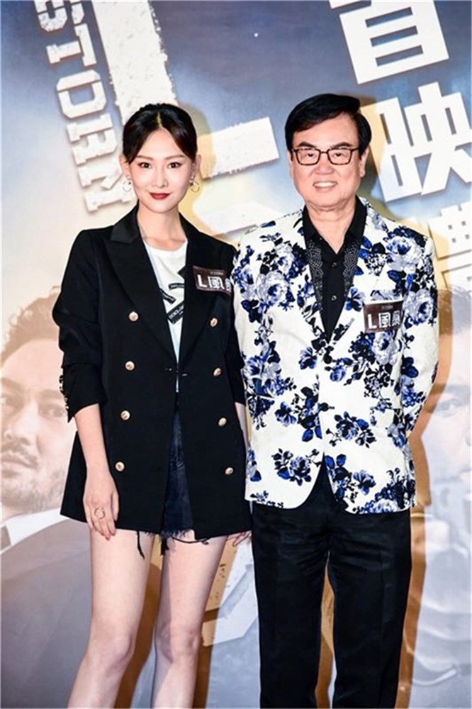 李昕岳《反贪风暴3》香港首映秀美腿  出色演技获黄百鸣力赞