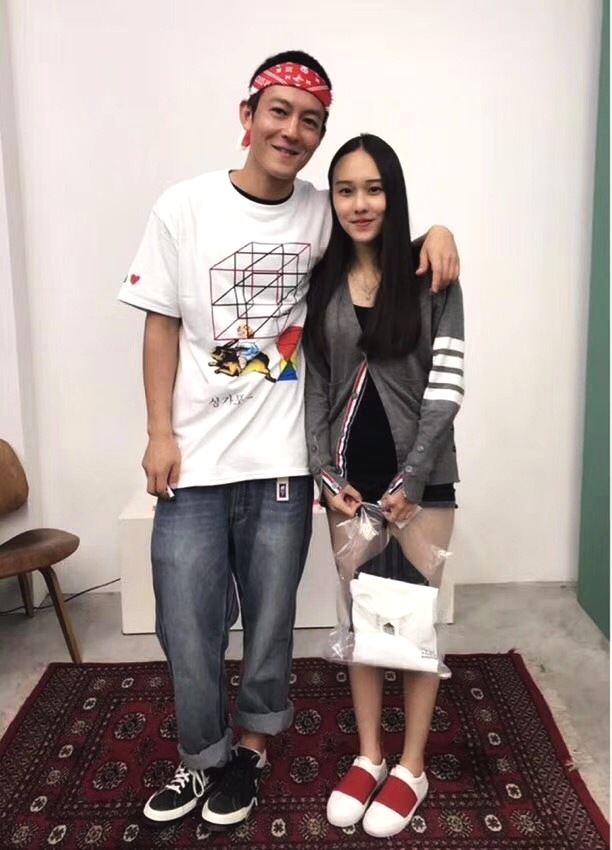 你需要的一款日常百搭的tnf紫标阔腿牛仔裤