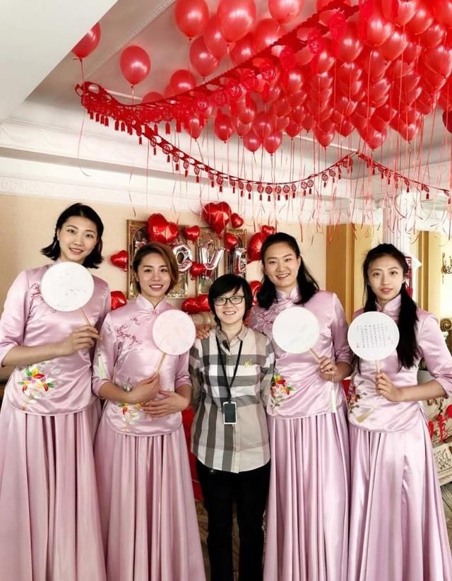 四姐妹是惠若琪此次婚礼的伴娘团.