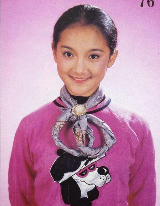 周迅8幅早期挂历杂志照,这期时期的她演《如懿传》才有说服力