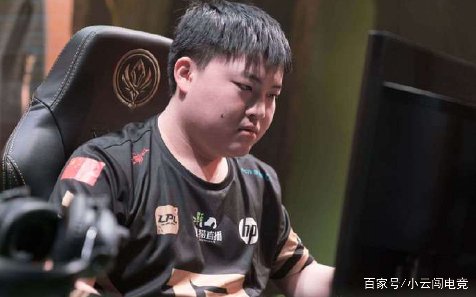 韦神为uzi推迟520水友赛,妹子:我要跟韦神负距离接触