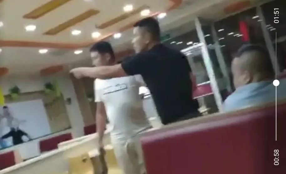 朋友圈疯传 胶州百货大楼对面打架打死人了?真相在此