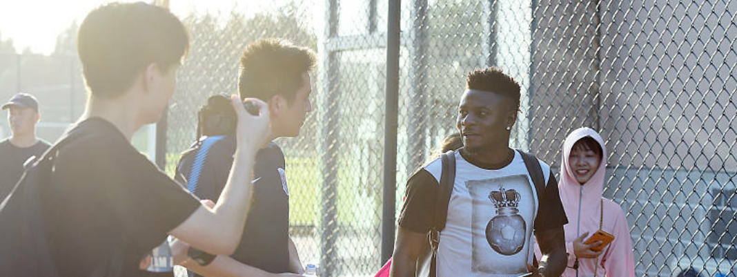 原上海绿地申花外援马丁斯现身康桥训练基地,