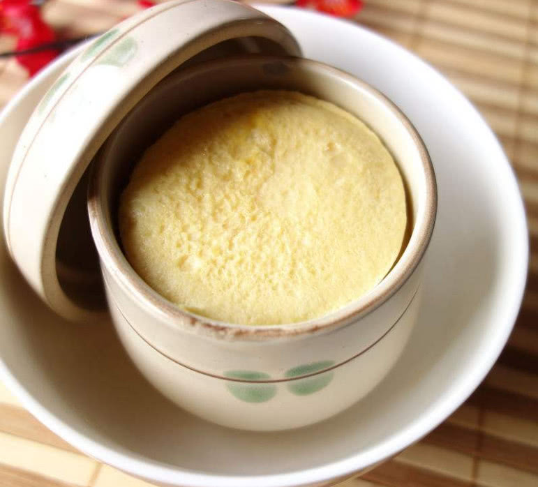 蒸鸡蛋用冷水还是热水?许多人都弄错了,难怪总有蜂窝孔又不好吃