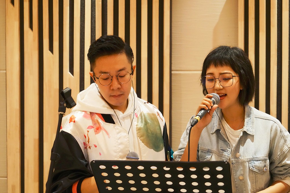 孙伯纶将办个人专场音乐会,好友杜沁怡助阵排练