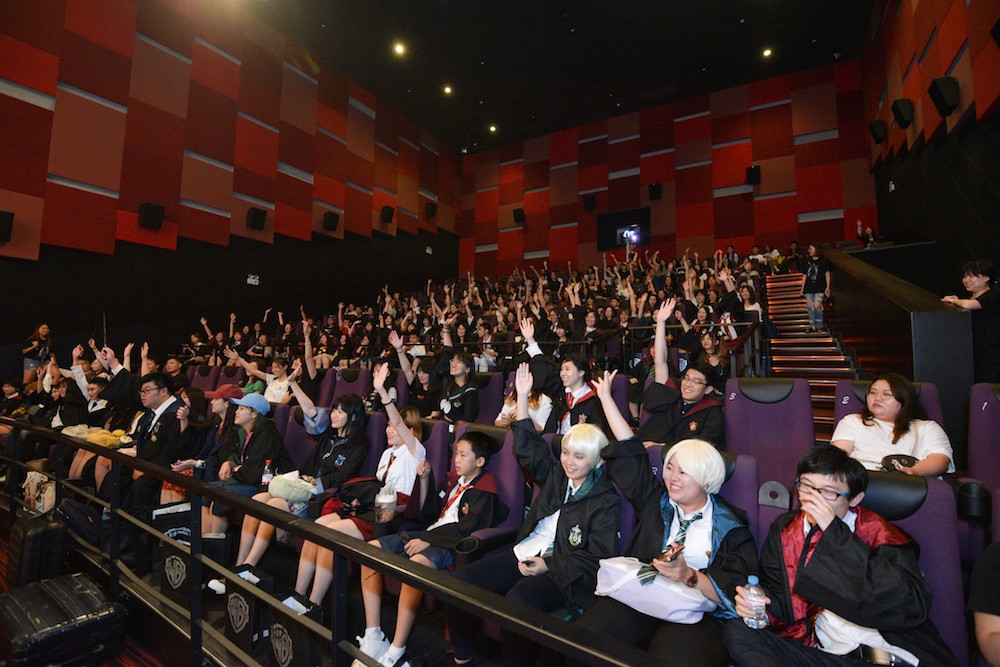 《神奇动物在哪里》上影节狂欢 粉丝重返魔法世界 期待魔法再临