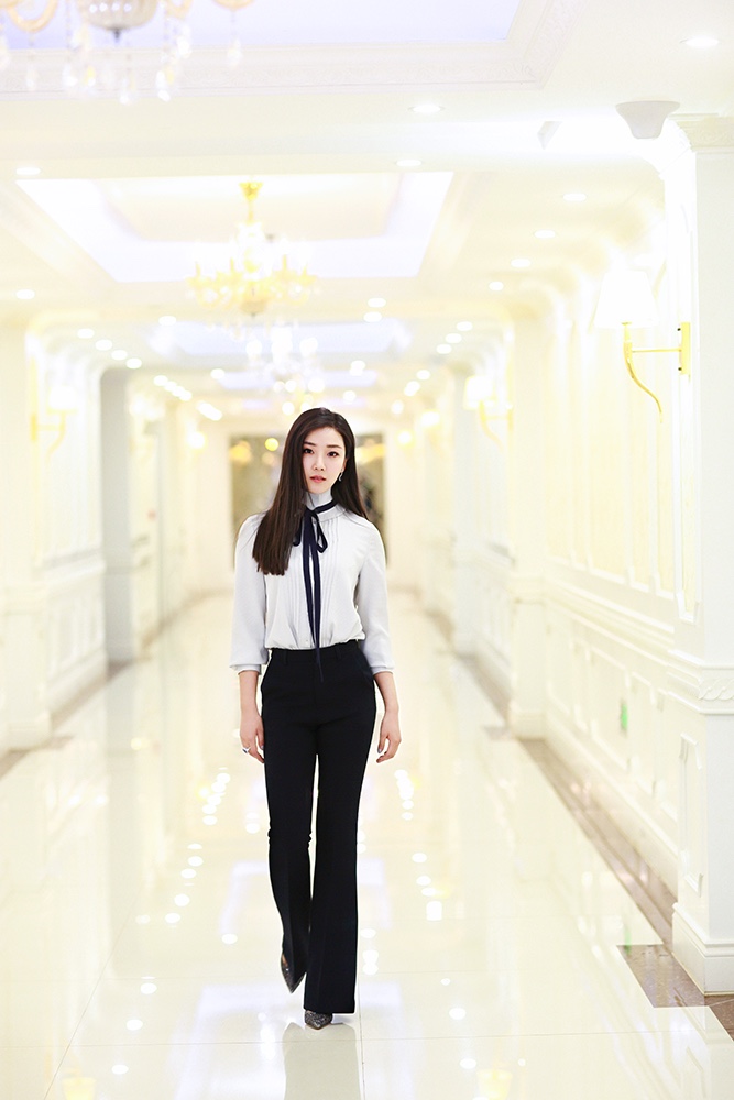 菅纫姿亮相发布会 助力梦想化身搏击女郎_新浪看点