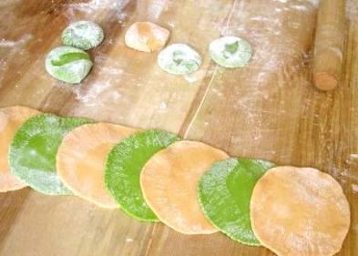 这样做的饺子,儿子能吃30个,彩色饺子皮不仅好看还更有营养!