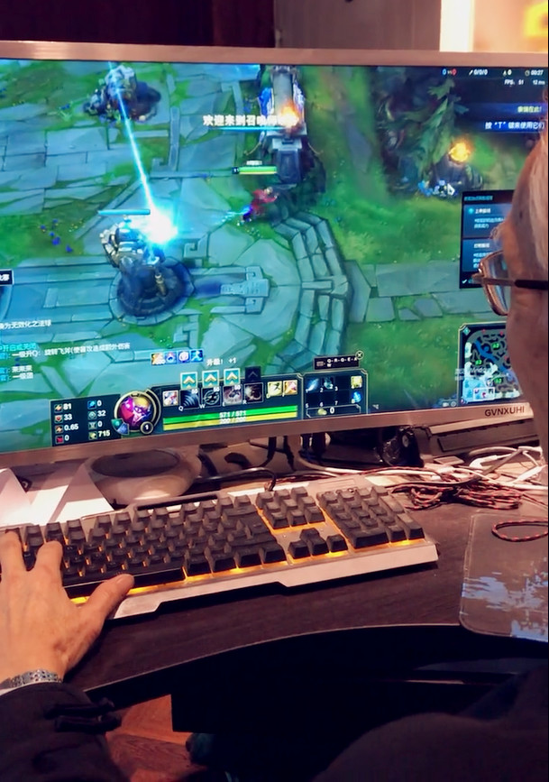 英雄联盟:玩家网吧遇真"老"玩家,选的打野,有盲僧皮肤