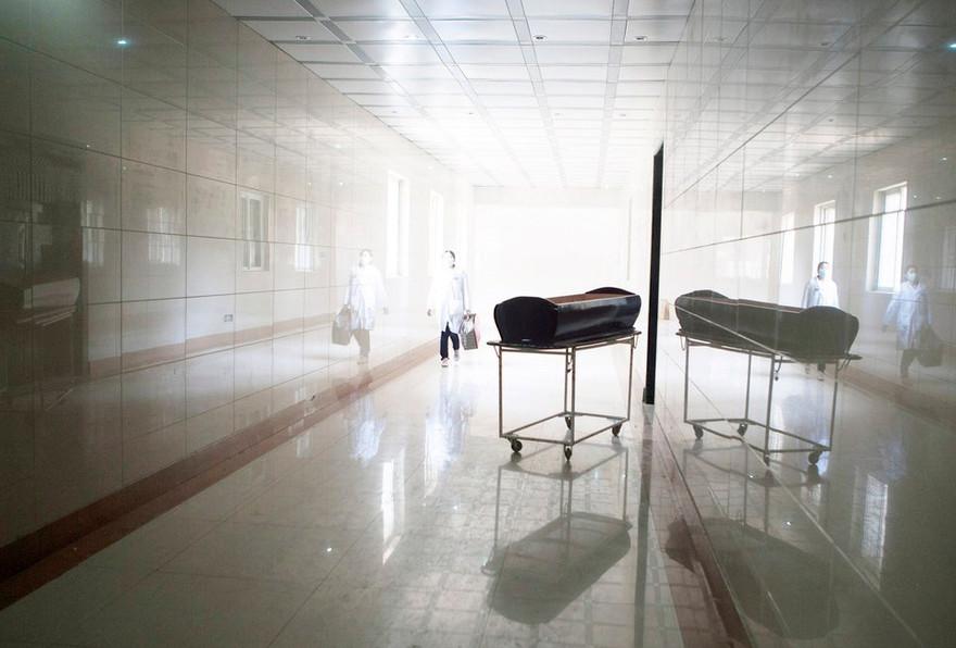 直击那些在火葬场工作的女孩,月入上万却没人敢娶!