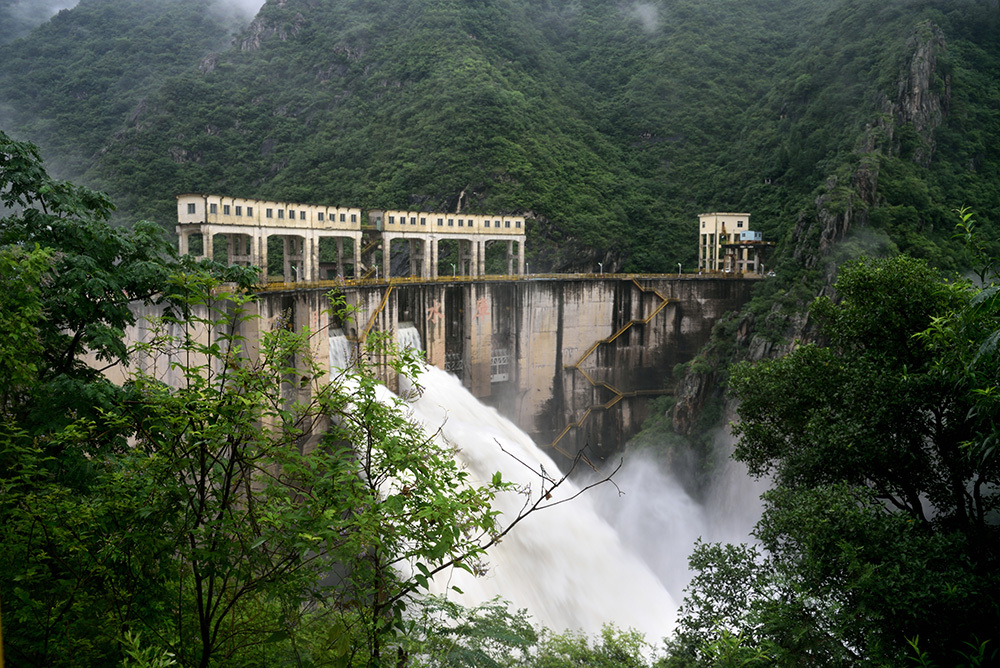 壮观,汉中褒河水库泄洪!