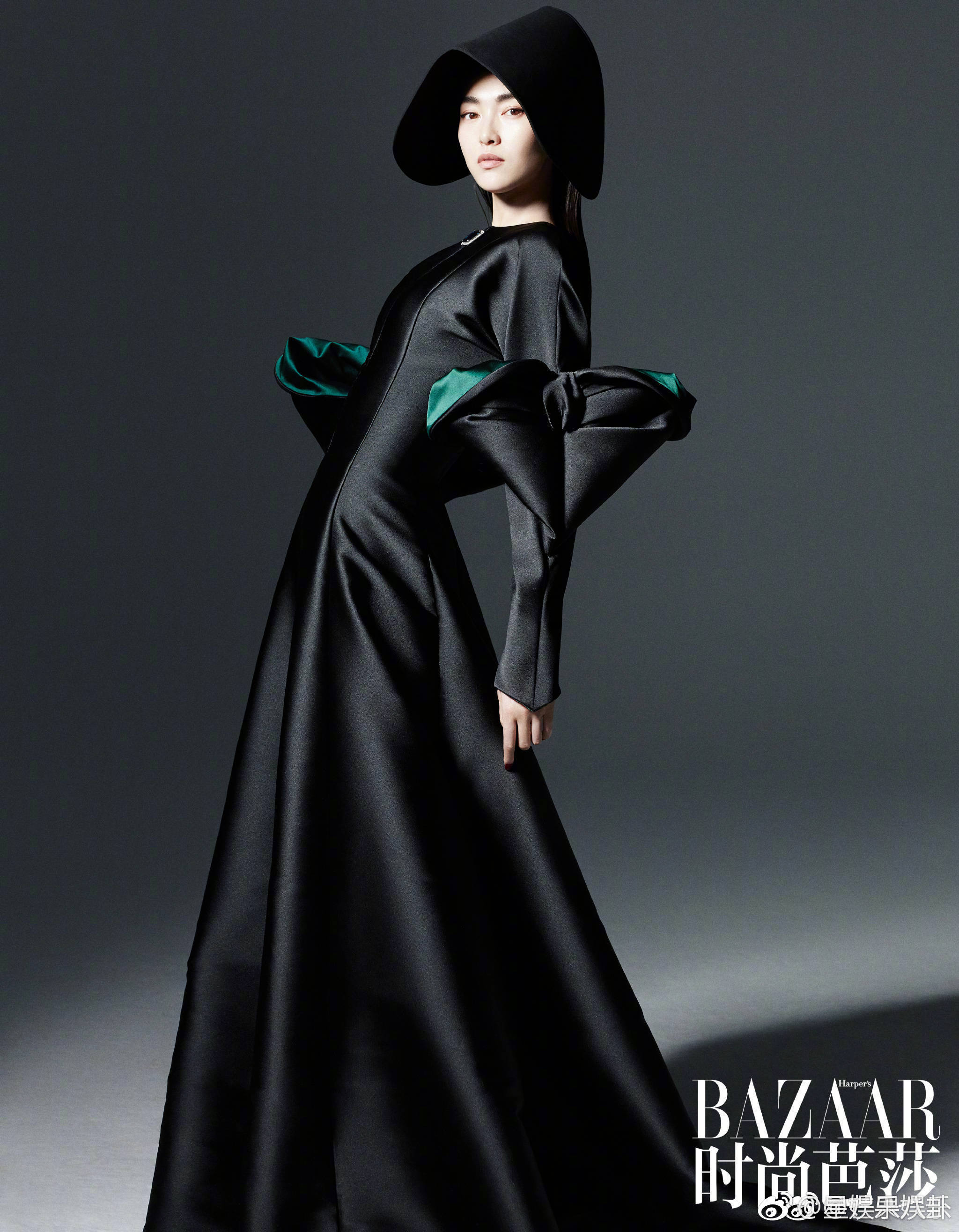 唐嫣 登《时尚芭莎bazaar》五月上刊封面大片,冷艳特工