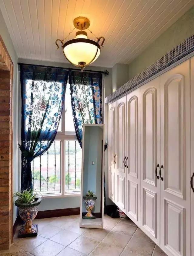 表姐刚装修的房子,一进玄关就很美,网友却吐槽:好土,像公厕|玄关|表姐