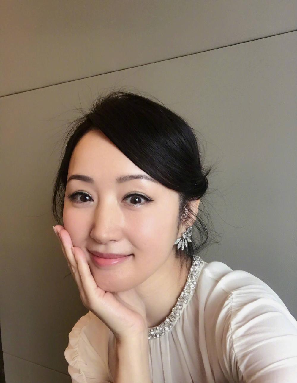 昔日辉煌的她, 败在渣男手里, 3次打胎, 如今45岁无人娶