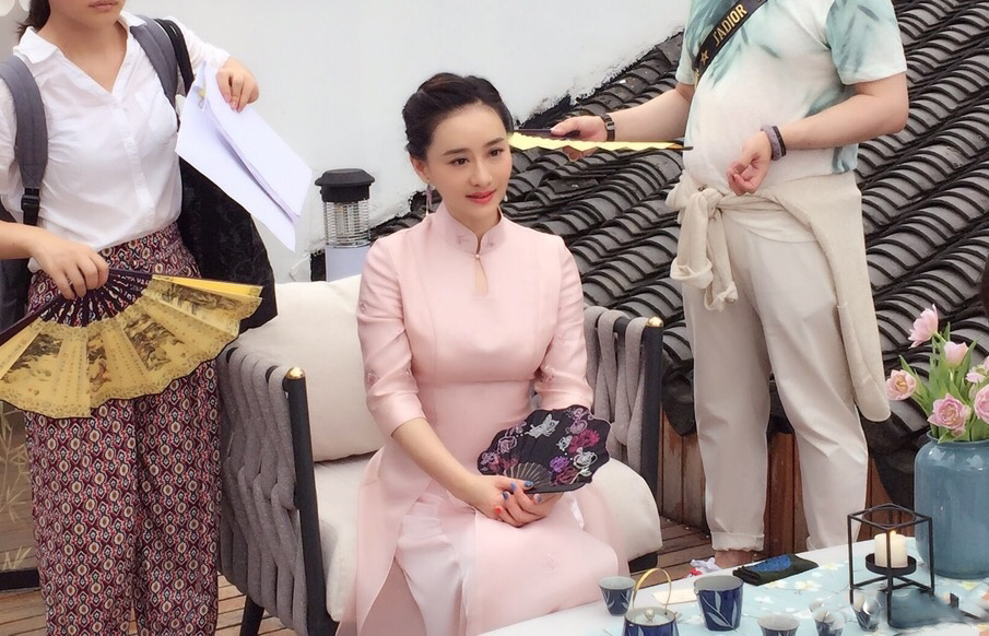 44岁琼瑶女郎陈德容,穿粉色旗袍如仙女下凡,美得惊艳了时光!