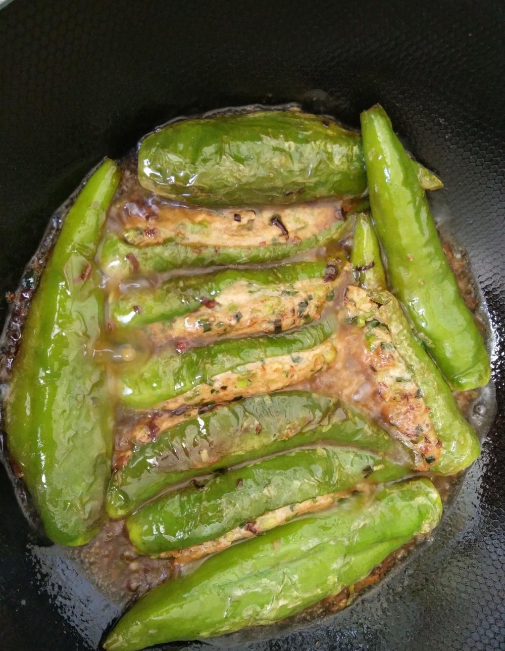 农村人教你做酿辣椒, 有多少人不知道辣椒还可以这么做, 太好吃了