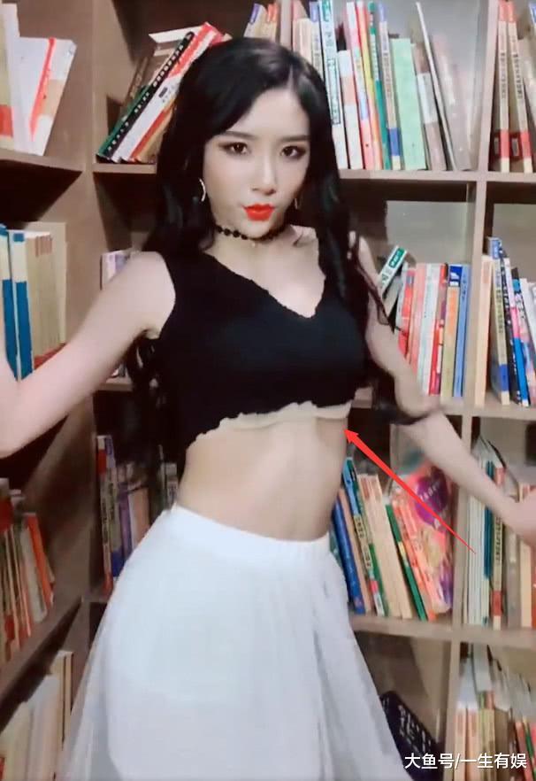 女装大佬艾比最初在