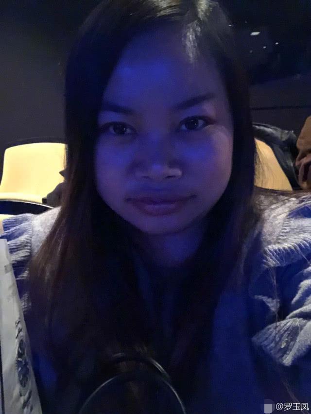 凤姐罕见晒自拍, 美颜掉半边脸之后又瘦又美!