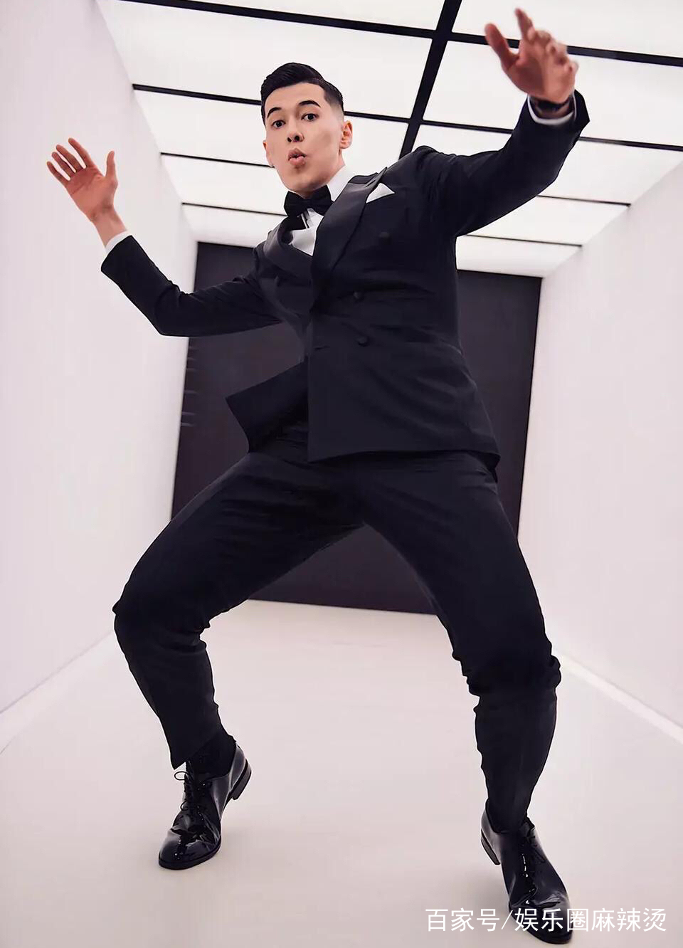 阿不都沙拉木晒与小s合影 颜值高身材又好 进军娱乐圈会红吗?