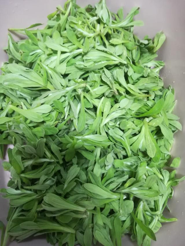 1袋胡萝卜1根香菇4个咸肉若干竹笋1个清明菜1斤籼米粉250g糯米粉500克