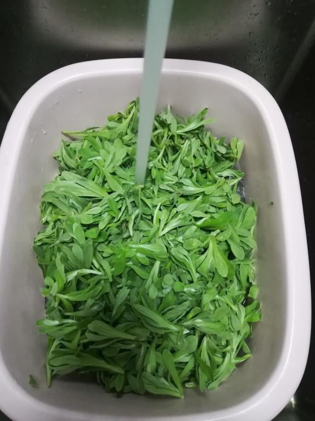 1袋胡萝卜1根香菇4个咸肉若干竹笋1个清明菜1斤籼米粉250g糯米粉500克