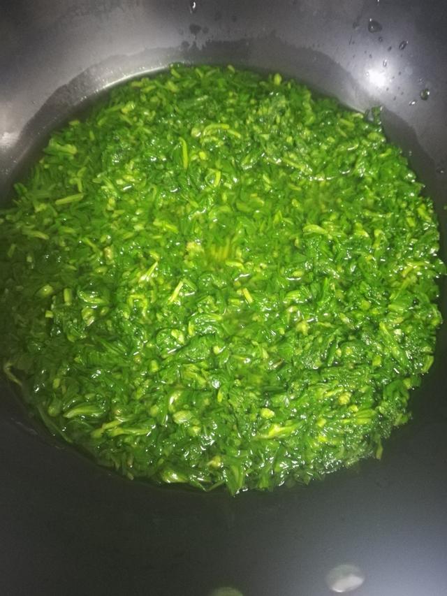 清明菜粑粑的做法窍门加入糯米粉,籼米粉.比例2:1.