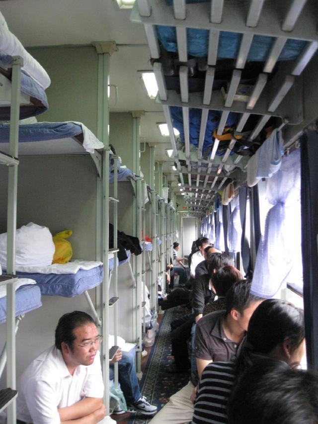 网友:差距真大|卧铺|火车|车厢_新浪新闻
