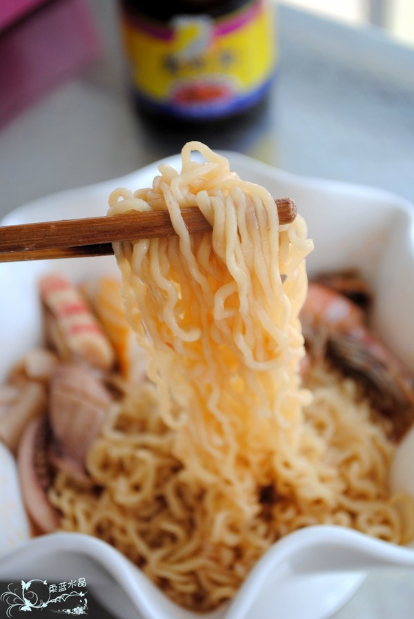 海鲜泡面夜宵的做法