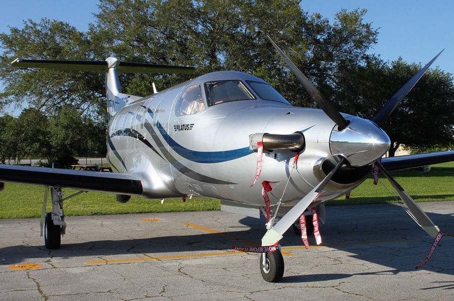 这里就是美国最著名的航空小镇sprucecreek的日常生活场景.