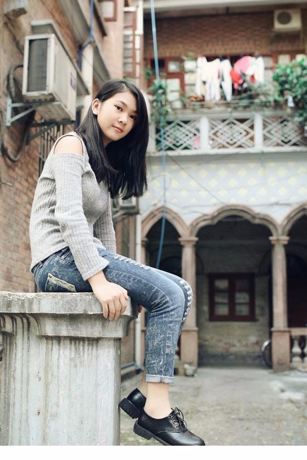 美女美图:90后女学生日常城市的生活